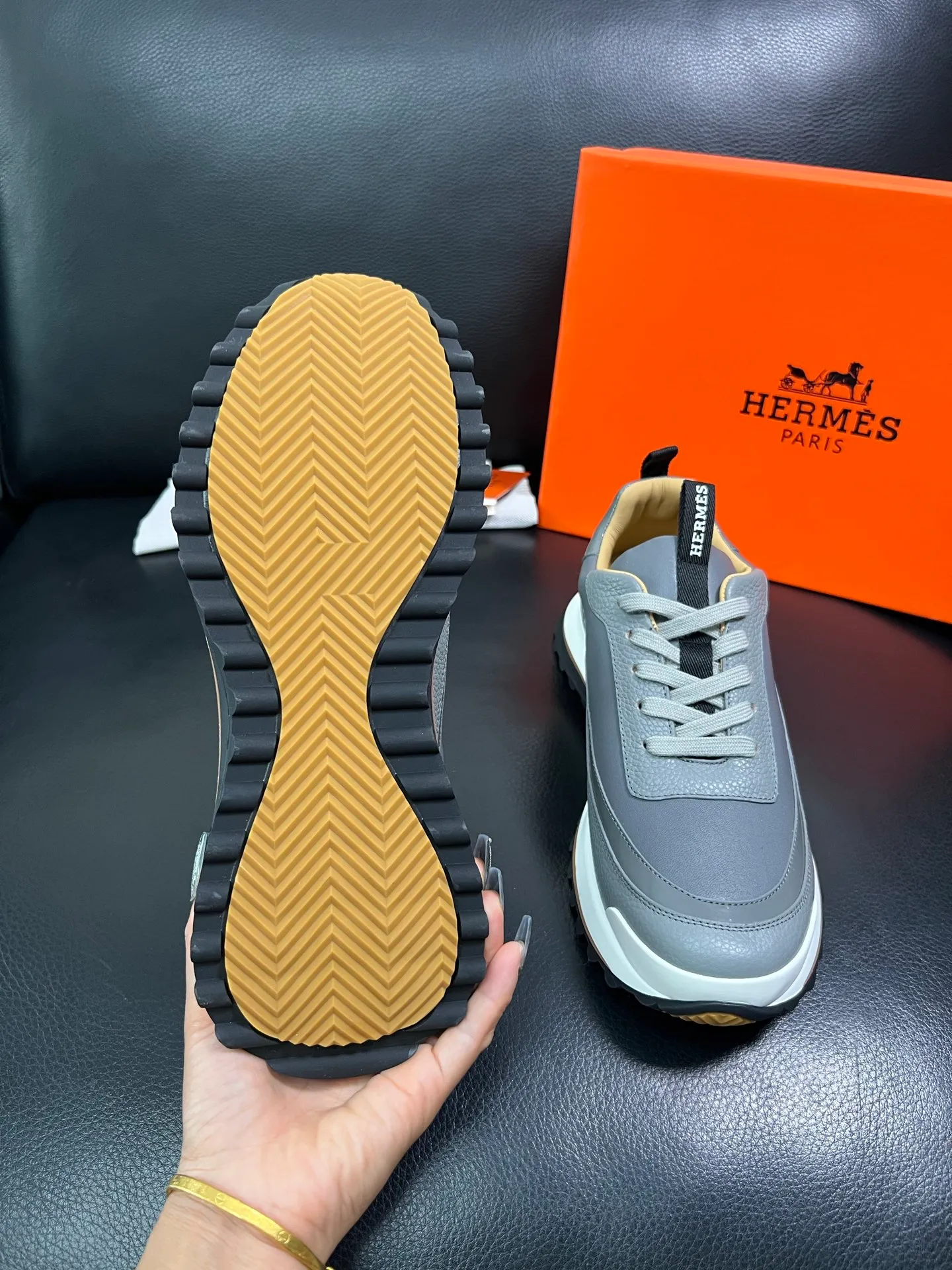 Men's shoes 💰800 Hermes top purchasing Hermes counters are on sale simultaneously with original factory configuration, original cowhide fabrics imported from Italy, high-quality splicing technology, fully imported water-dyed cowhide linings, soles: original soles specially provided by the factory are super comfortable, the original factory follows the order and high quality, you can enter and exit the counter at will, welcome to compare at the counter, code number 39-44 (customized 38 45) 85863